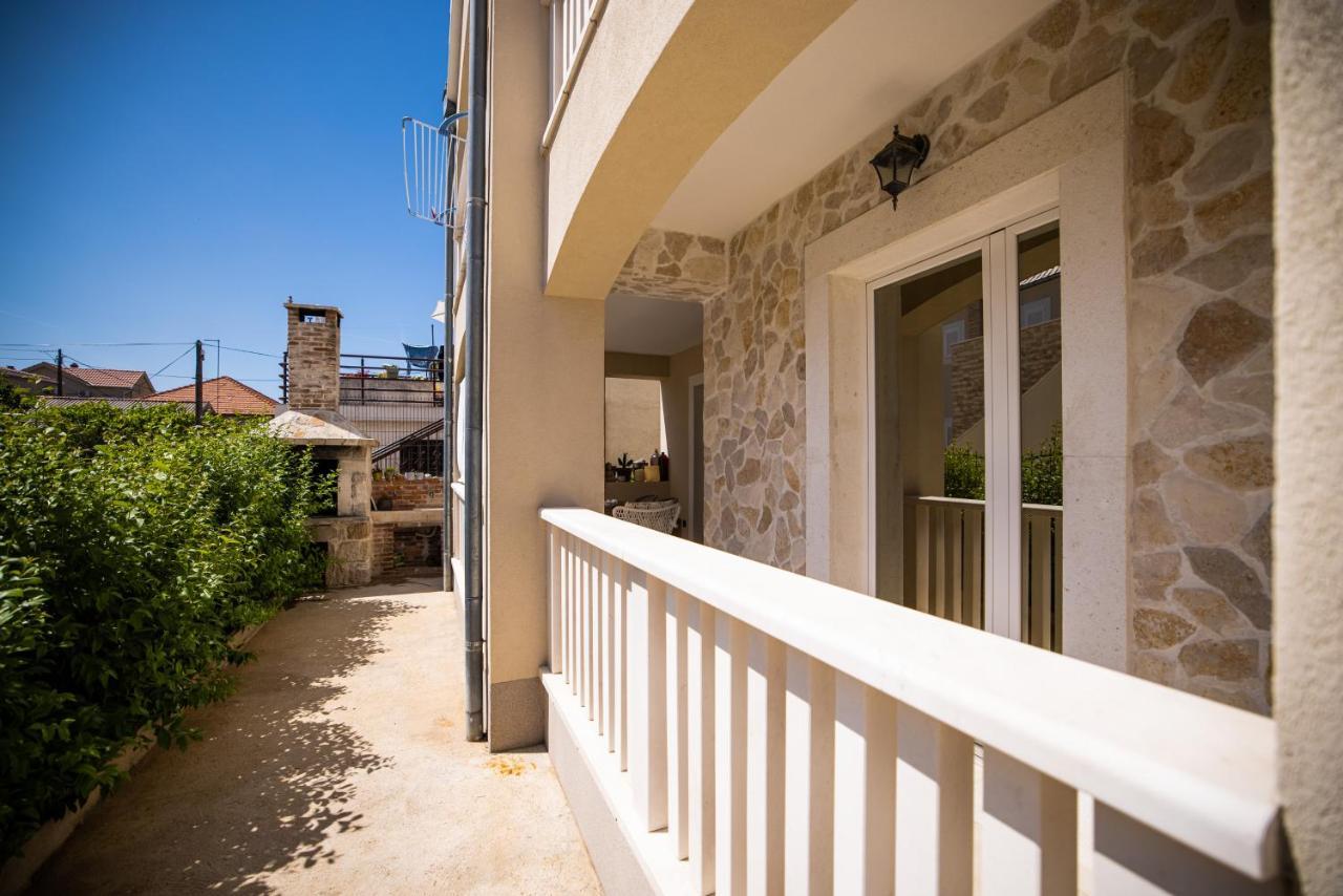 Villa Klaudia With Pool Zadar Bagian luar foto