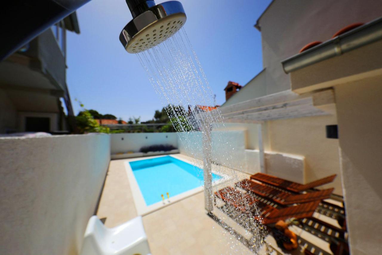 Villa Klaudia With Pool Zadar Bagian luar foto