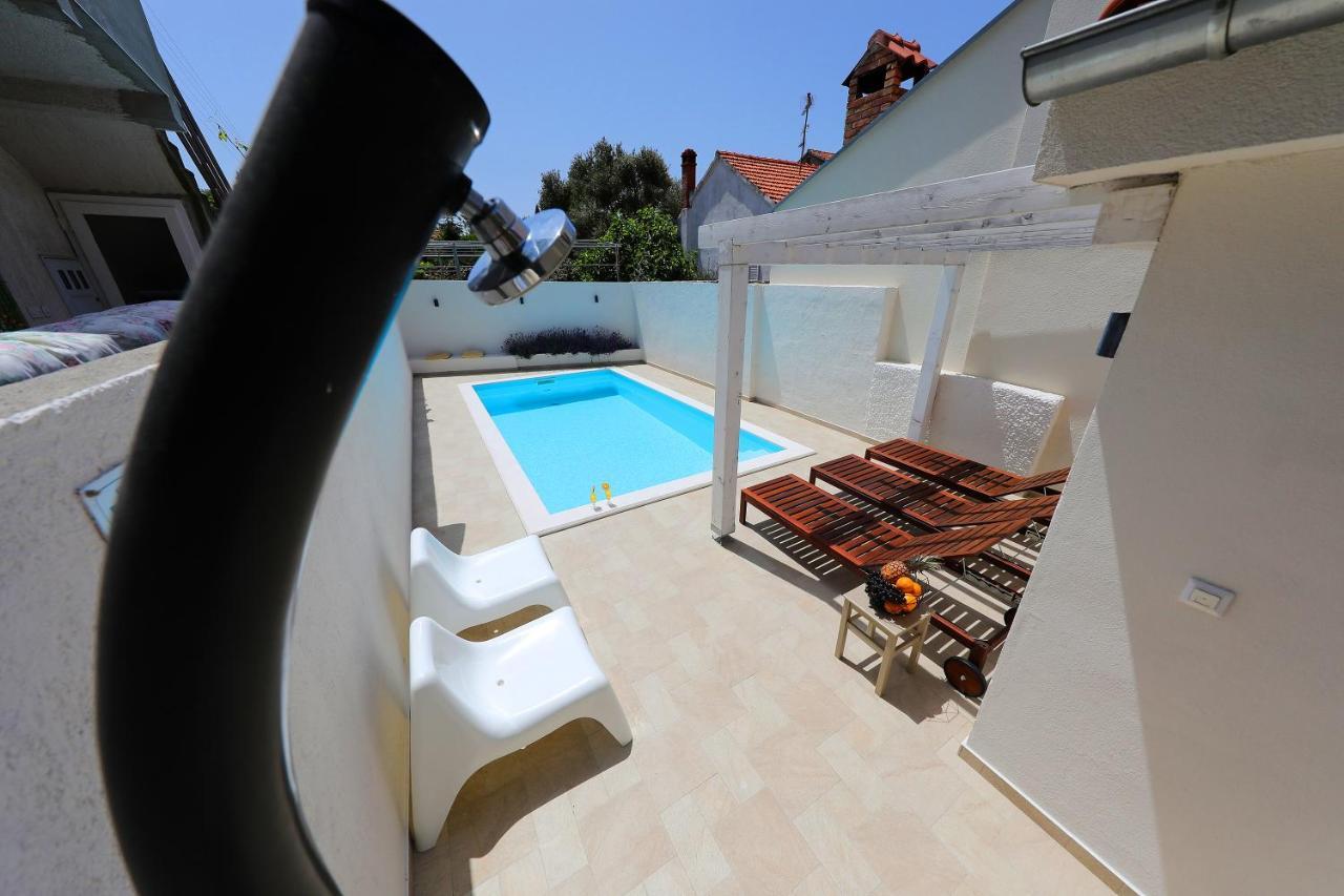 Villa Klaudia With Pool Zadar Bagian luar foto